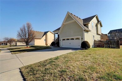 4409 SW Flintrock Dr, Lees Summit, MO 64082 - photo 4