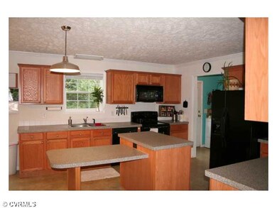 Kitchen - Check out this kitchen...tons of cabinet