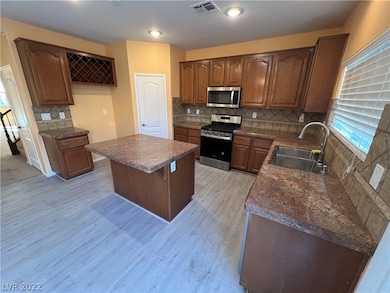 8261 Pearl Oasis Ct, Las Vegas, NV 89139 - photo 3