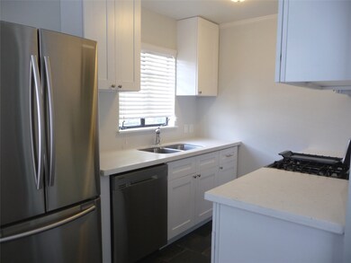 214 1/2 Munford St unit B, Houston, TX 77008 - photo 6