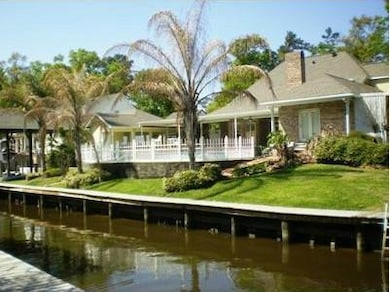 Waterfront/Dock/Pier.