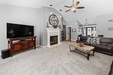 633 N Philip Rd (36) (26 of 49)