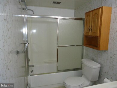 28 N 4th St unit 2F, Hamburg, PA 19526 - photo 6