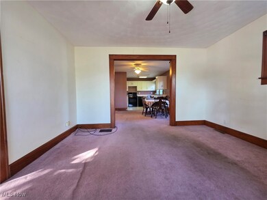 Unfurnished room featuring light carpet and ceiling fan