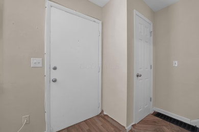3-web-or-mls-5738-beechcroft-rd-unit-l