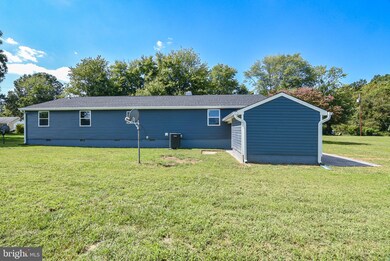 706 Lakeview Dr, Colonial Beach, VA 22443 - photo 4