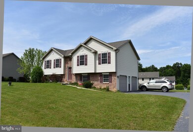 1361 Mallard Dr E, Chambersburg, PA 17202 - photo 2