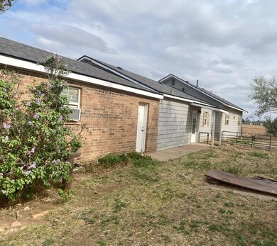 3313 N Columbia St, Plainview, TX 79072 - photo 6