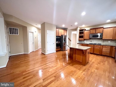 22289 Lost Branch Cir, Ashburn, VA 20148 - photo 7