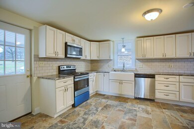 285 Mill St, Boyertown, PA 19512 - photo 3