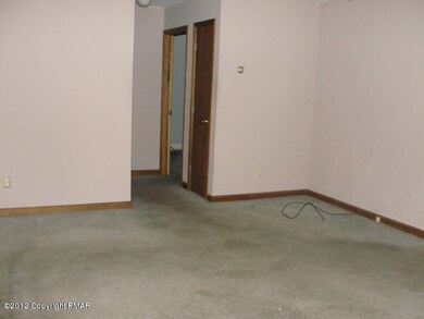 894 Hornbeam Ct, Long Pond, PA 18334 - photo 2