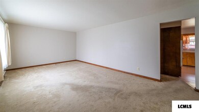 131 Portland Place, Lincoln, IL 62656 - photo 2