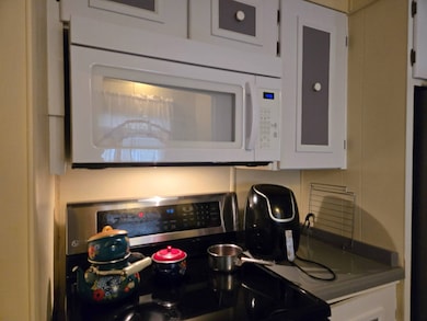 5817 Eastlake Dr unit 91, New Port Richey, FL 34653 - photo 4