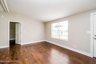 003-photo-living-room-7937530