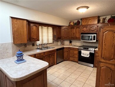 919 Citrus Dr, Alamo, TX 78516 - photo 5