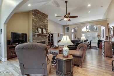 06_345 Mingo Way_Living03