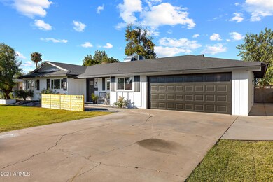 1322 E 2nd St-3