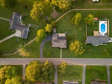 402 Cloverdale Rd, Shelbyville, TN 37160 - photo 6