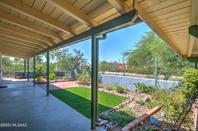 Courtyard with full length Porch