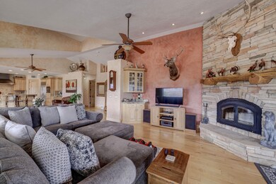 upstairs living room (2)