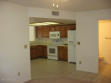 Family Rm to Kitchen
