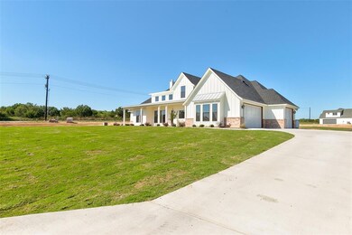 1001 Eagles Bluff Dr, Weatherford, TX 76087 - photo 2