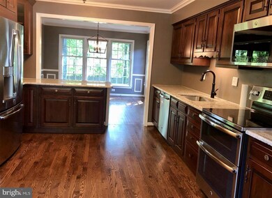 1328 Timberly Ln, McLean, VA 22102 - photo 7