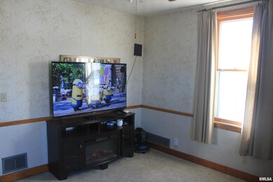 2027 W 3rd St, Davenport, IA 52802 - photo 4