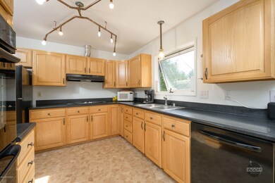 13352 Diggins Dr-8