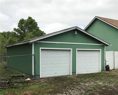 812 Crane St, Raymore, MO 64083 - photo 2