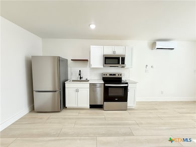 2204 W San Antonio St unit 6, New Braunfels, TX 78130 - photo 4