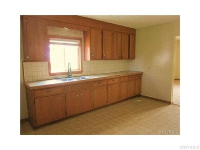 Kitchen. 15x12 Kitchen w/lots of cabinets, tile pa
