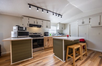 309 W Bryant St, Elm Mott, TX 76640 - photo 5