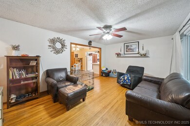 1662 S Ash Ave, Broken Arrow, OK 74012 - photo 3