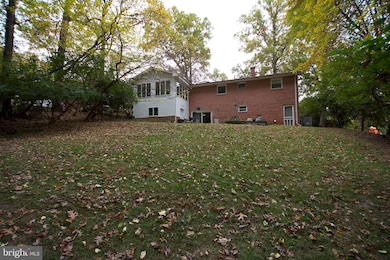 9921 Woodrow St, Vienna, VA 22181 - photo 2