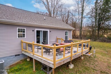11-web-or-mls-150-n-carr-ln