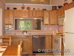 Kitche & Eating Area