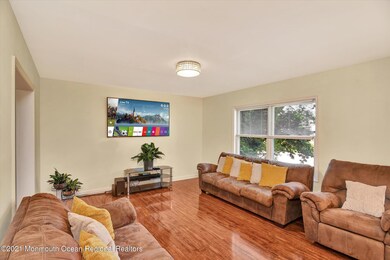 06-Living Room