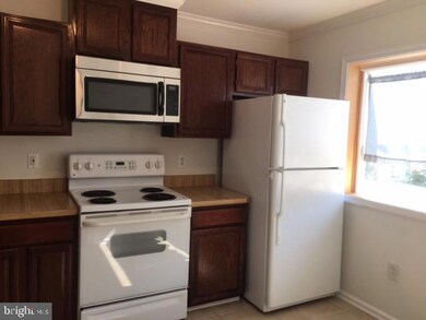 2340 Hunters Square Ct, Reston, VA 20191 - photo 5