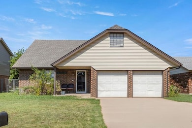 1121 Cavalier St, Moore, OK 73160 - photo 2