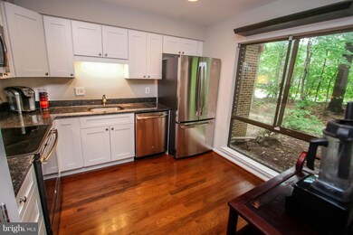 11533 Buttonwood Ct, Reston, VA 20191 - photo 4