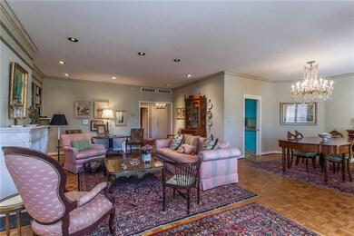 From courtyard doors toward dining, living and kit