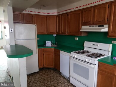 205 Golf Rd, Darby, PA 19023 - photo 7