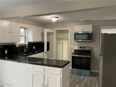 8002 Stockbridge Rd, Mentor, OH 44060 - photo 5