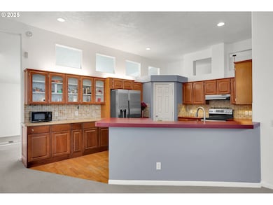 Kitchen-Breakfast Bar