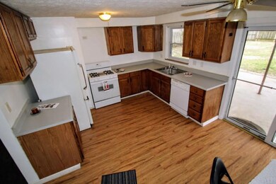 3537 Eakin Rd. Kitchen