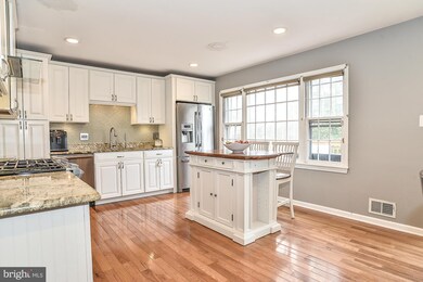 8006 Lake Pleasant Dr, Springfield, VA 22153 - photo 7