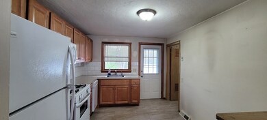 215 Manzella Ct, Rockland, MA 02370 - photo 4