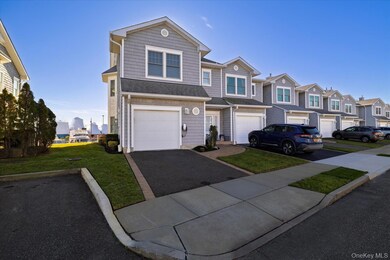 54 Ocean Watch Ct unit 54, Freeport, NY 11520 - photo 2