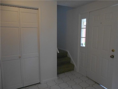 Entry/Foyer.